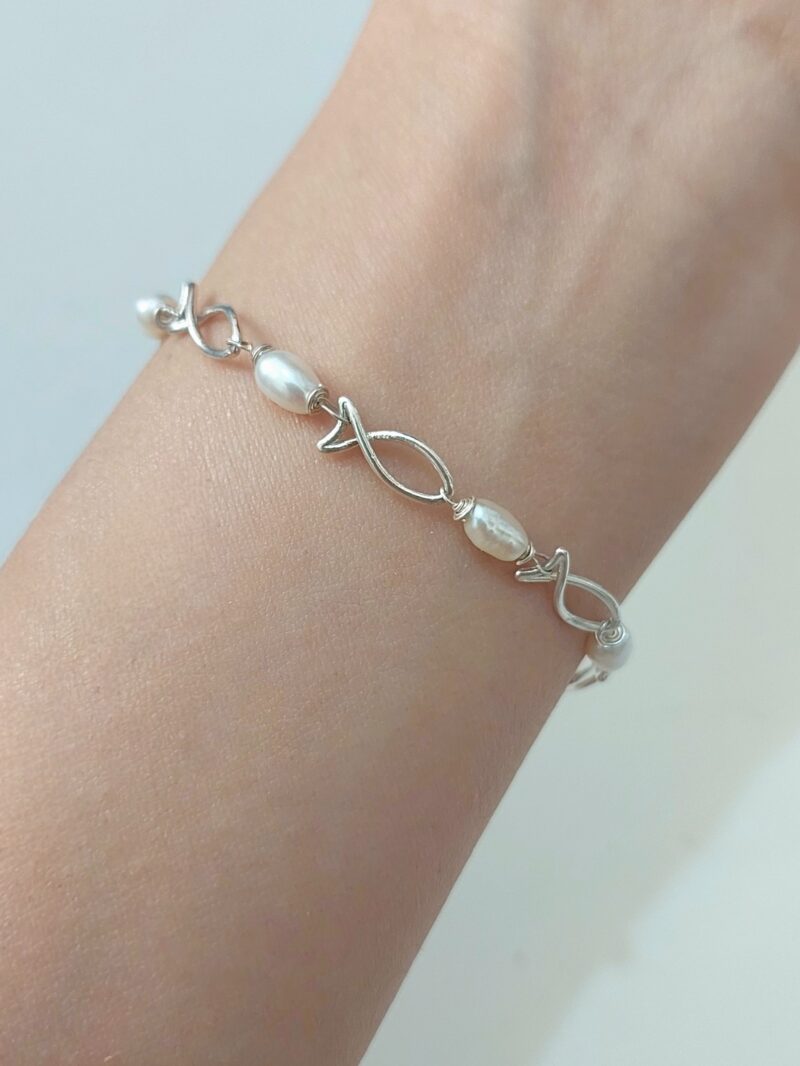 دستبند ماهی نقره و مروارید پرورشی - Image 2